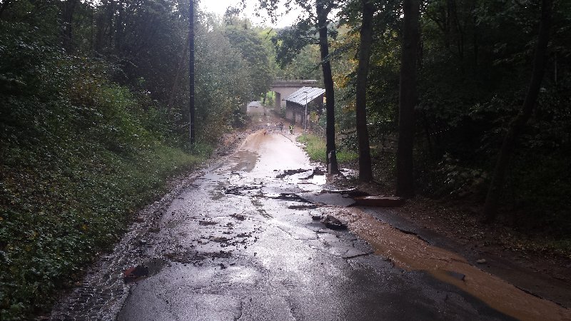Straßenbelag unterspült Straßenbelag unterspült